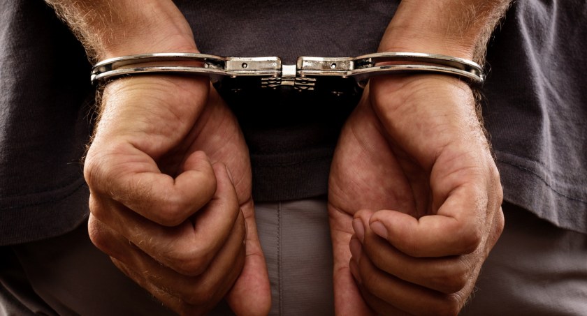 Policjanci zatrzymali podejrzanego o dokonanie zniszczeń 37–letniego mieszkańca Złotowa
