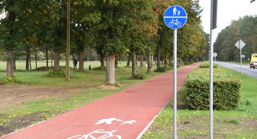 Droga pieszo–rowerowa jeszcze nie jest ukończona, a już wywołuje wątpliwości radnych