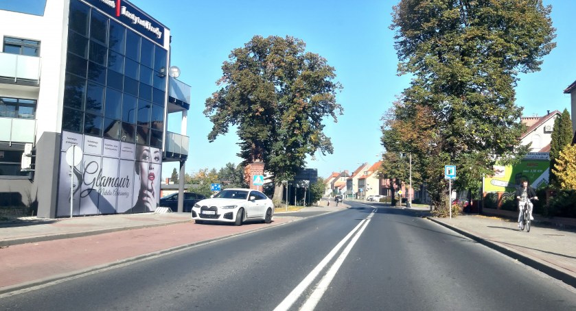 – Myślę, że dopóki problem nie zostanie rozwiązany przez miasto, na chwilę obecną będę tam parkować – kobieta parkująca tutaj samochód zapowiedziała nam przed dwoma tygodniami. I parkuje