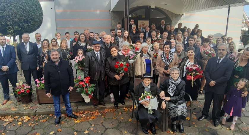 Zdjęcie wykonane tuż przed rozpoczęciem urodzinowej biesiady