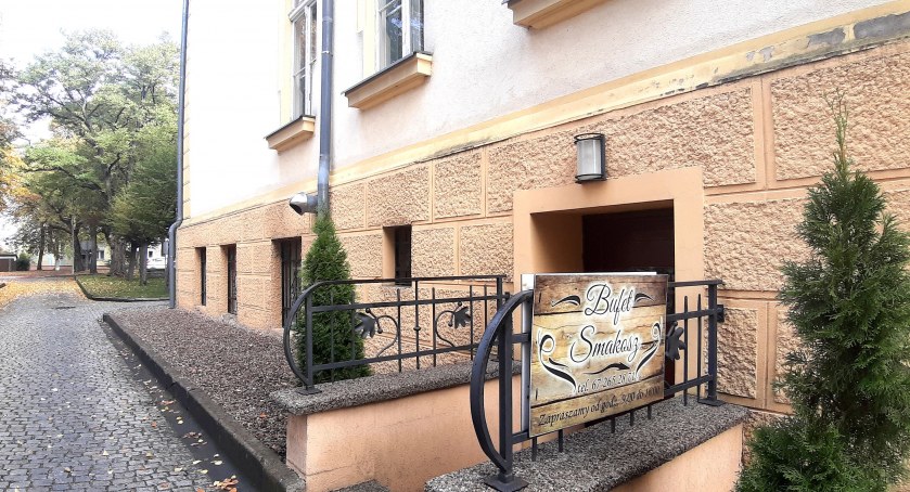 Bufet może jednak dłużej zostać w murach starostwa
