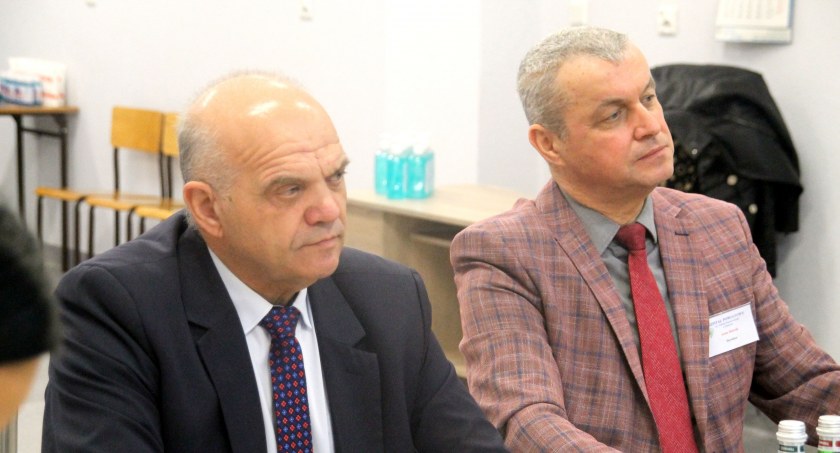 Starosta Ryszard Goławski i dyrektor Artur Bobruk