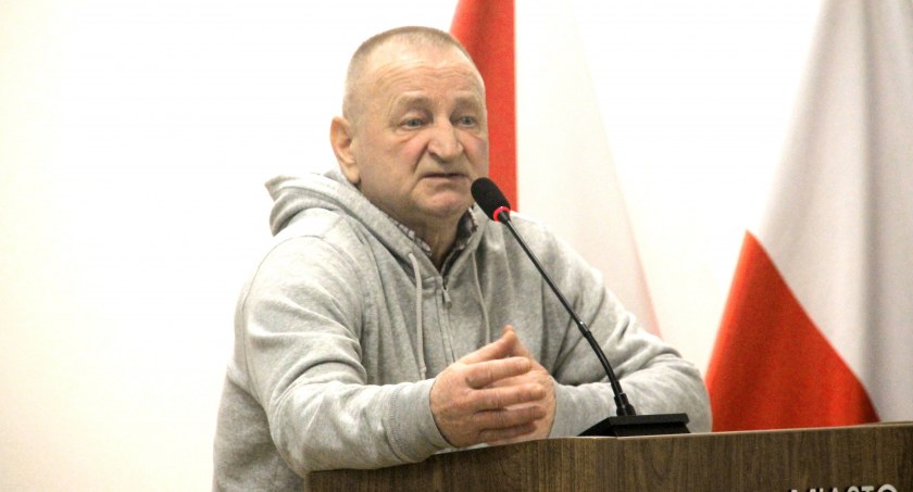 – Czy ktoś z państwa jest w stanie pomóc?