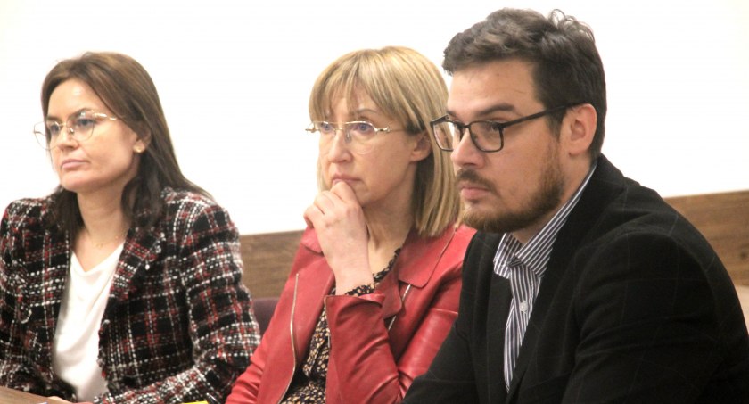 Sekretarz A. Zachęć, skarbnik A. Rybak i wiceburmistrz T. Stoltmann