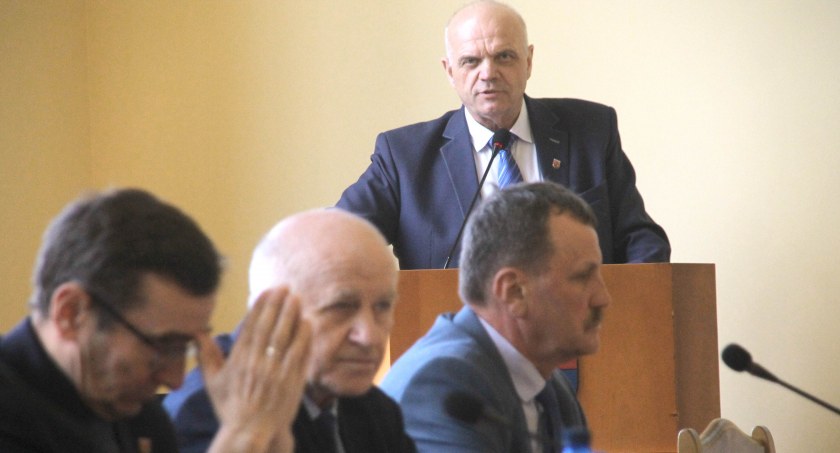 – Uważamy, że wniosek wypracowany na komisji petycji, skarg i wniosków jest wnioskiem bezzasadnym – zdecydowanie stwierdził starosta Ryszard Goławski