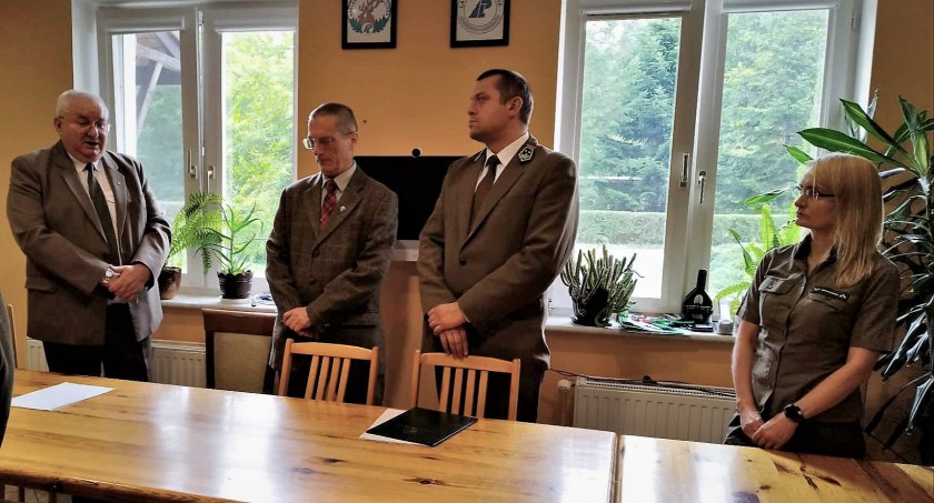 Moment przekazania kierownictwa w Nadleśnictwie Lipka