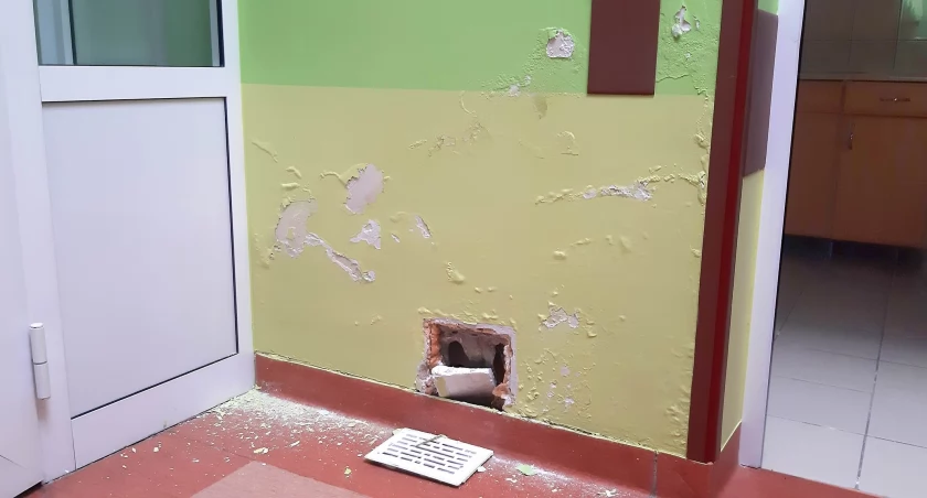 Tak wyglądają zniszczone ściany na oddziale