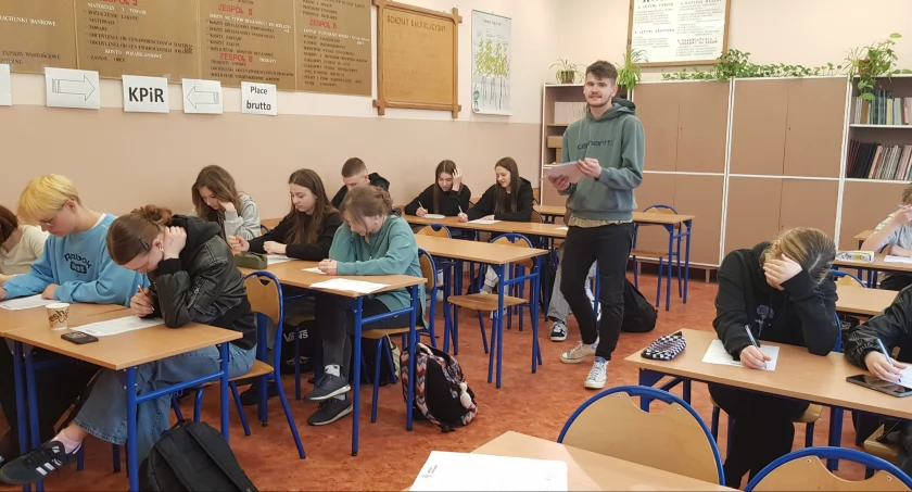 Uczniowie Zespołu Szkół Ekonomicznych wzięli udział w zajęciach z zakresu edukacji prawnej, realizowanych w ramach projektu 