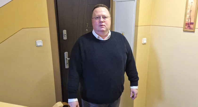 Głośna sytuacja z udziałem kobiet i Wojciecha Buczka miała miejsce tutaj, przed drzwiami jego mieszkania