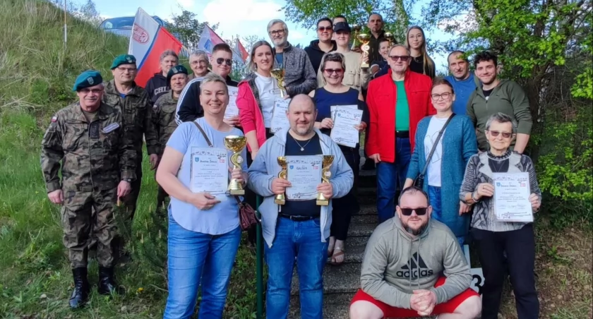 Wspólne zdjęcie wszystkich uczestników dzisiejszego strzelania
