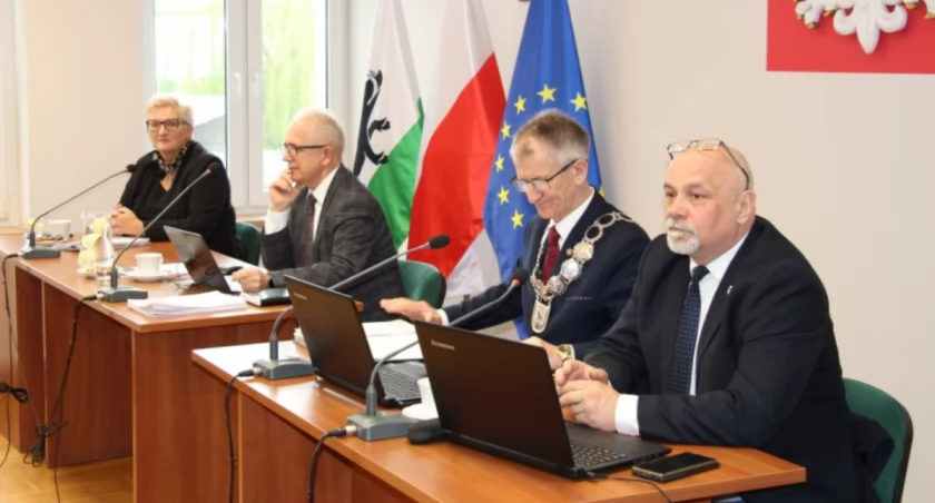 Zdaniem niektórych z radnych procedura związana z umorzeniami podatku rolnego trwała zbyt długo