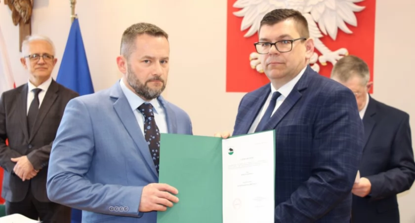 Po ślubowaniu Robert Biskupiak oficjalnie został burmsitrzem Łobżenicy