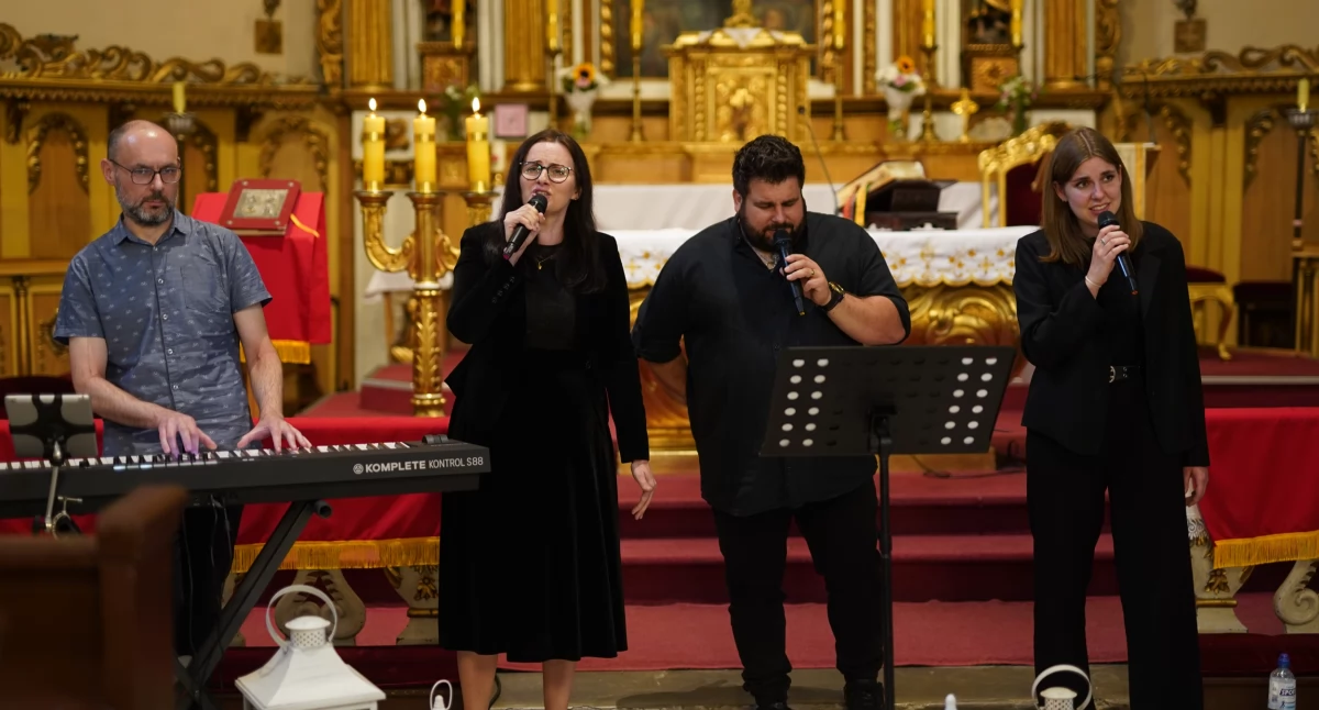 Kościół Religia, Łobżenickie uroczystości - zdjęcie, fotografia