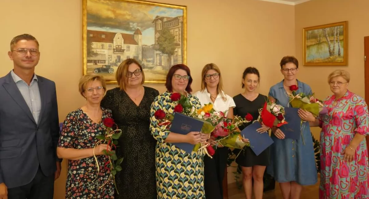 Edukacja, Pięć nauczycielek awansami Lipce - zdjęcie, fotografia