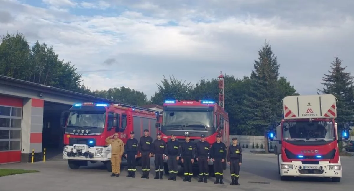 Straż pożarna, Złotowscy strażacy hołdzie zmarłym tragicznie strażakom Poznania - zdjęcie, fotografia
