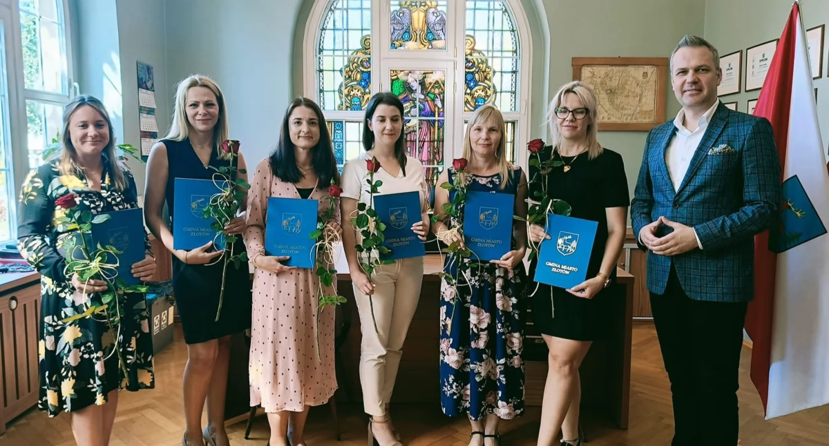 Edukacja, Awans zawodowy złotowskich nauczycielek - zdjęcie, fotografia