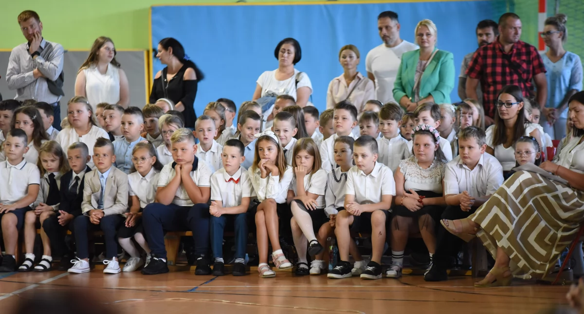 Edukacja, Uczniowie Krajence rozpoczęli szkolny - zdjęcie, fotografia
