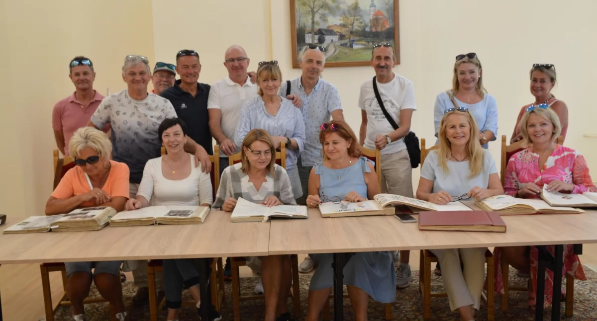 Spotkania Festyny, Spotkanie absolwentów Technikum Przemysłu Spożywczego Krajence - zdjęcie, fotografia