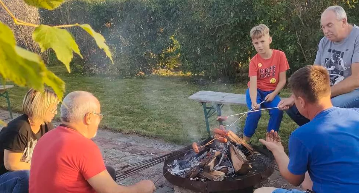 Rekreacja wypoczynek, Wspólna praca jastrowskich działkowców - zdjęcie, fotografia