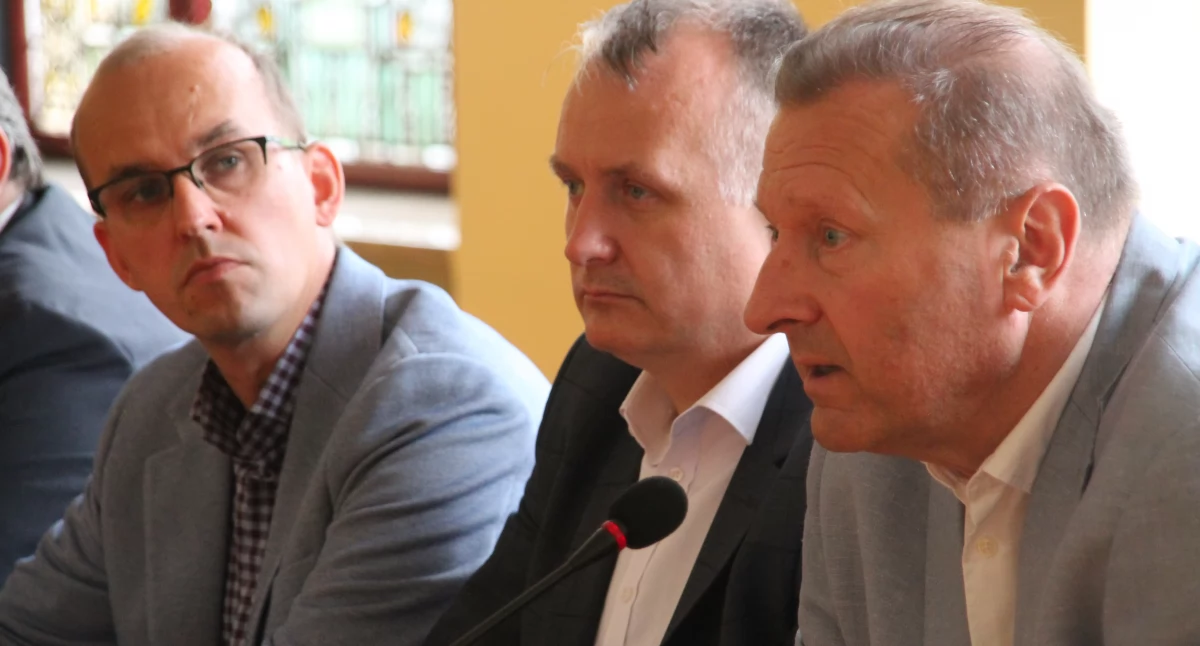 B. Grzybek, D. Sztych, S. Janas