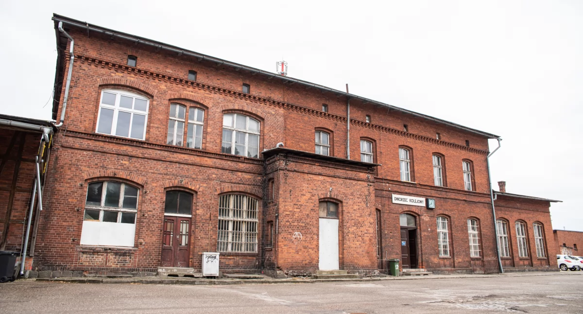 Inwestycje w powiecie, Jastrowie czekać nieskończoność bierze dworzec swoje ręce - zdjęcie, fotografia