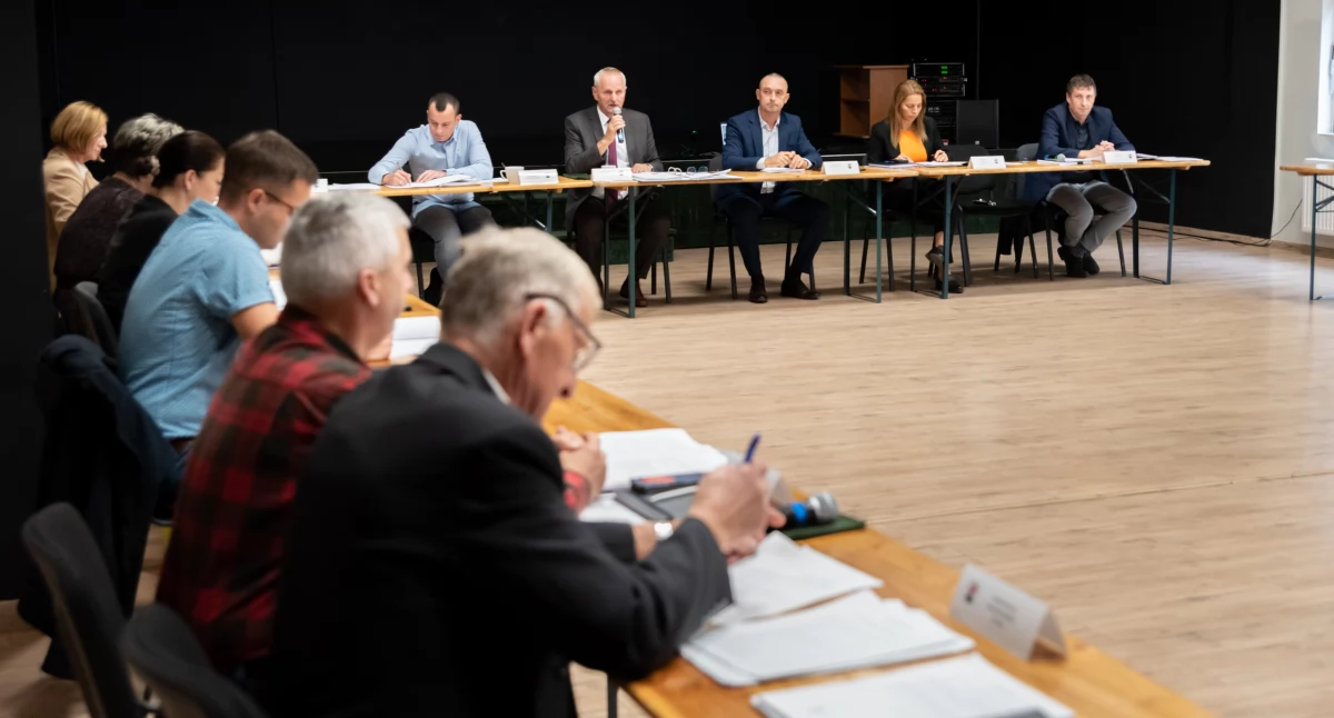 – W 2025 r. będzie to wzrost o około 3 procent do bieżącego roku budżetowego – mówił skarbnik, Janusz Mliczak