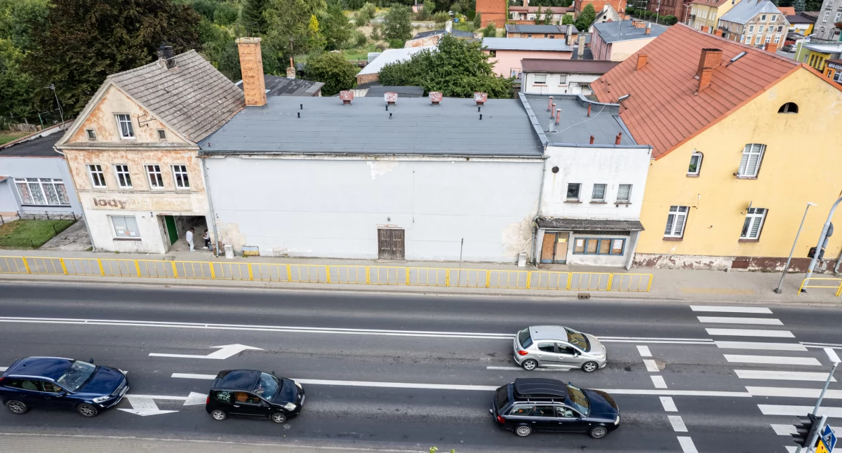 Budynek po starym kinie nie jest z pewnością najpiękniejszą wizytówką Okonka