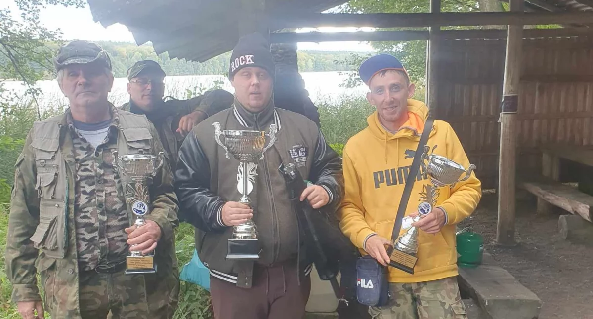 Trójka najlepszych wędkarzy z Koła Miejski Gminnego PZW w Jastrowiu