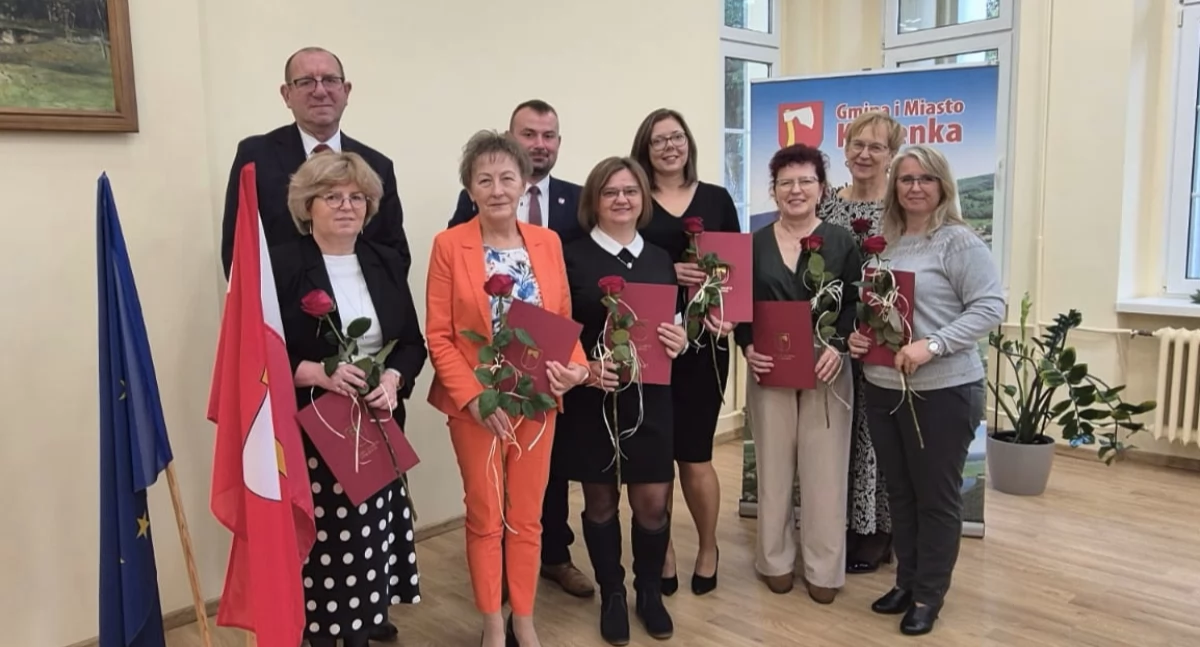 Edukacja, Nauczyciele Krajenki docenieni - zdjęcie, fotografia
