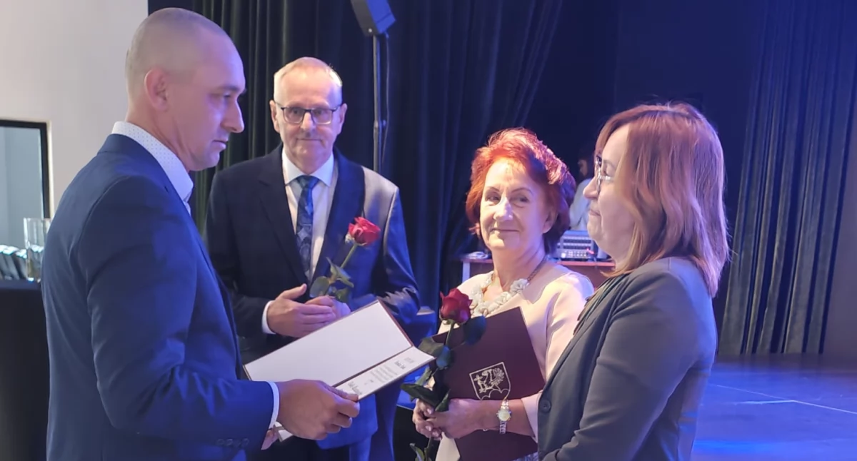 Edukacja, Nagrody Burmistrza okoneckich nauczycieli - zdjęcie, fotografia
