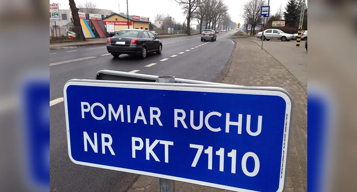 Drogi i komunikacja, Jastrowie trzeszczy w szwach a w Okonku wiedzą o samochodach wszystko - zdjęcie, fotografia