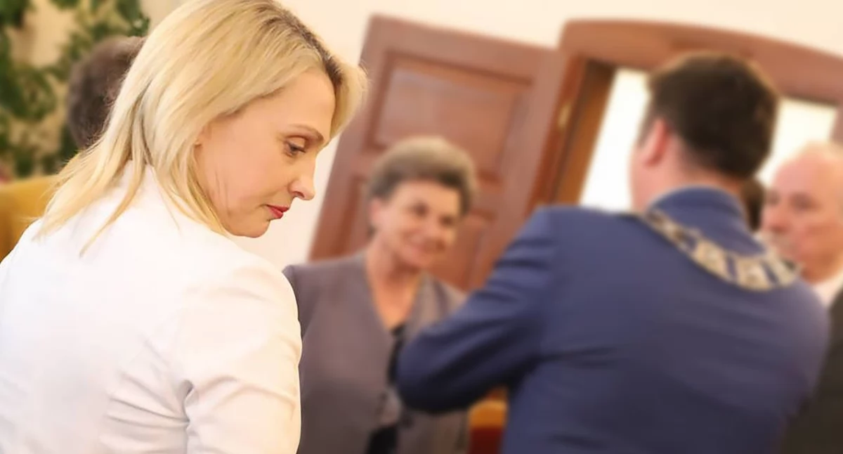 Samorządowcy, Burmistrz Złotowa odwołuje kierowniczkę - zdjęcie, fotografia