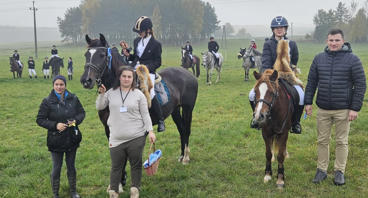 Pozostałe, Hubertus Starej Wiśniewce stajnią Horses - zdjęcie, fotografia