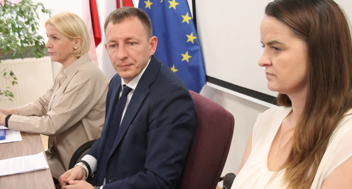 Biznes praca pieniądze, Wzrosną podatki nieruchomości - zdjęcie, fotografia
