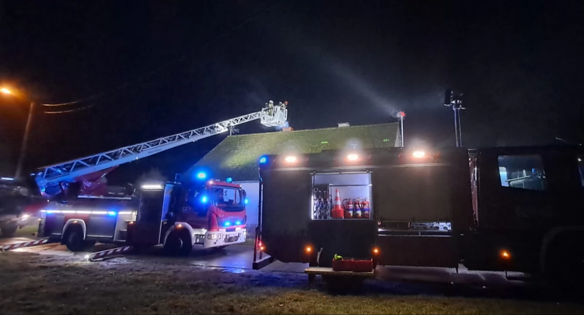 Straż pożarna, Pożar przewodu kominowego Brzeźnicy - zdjęcie, fotografia