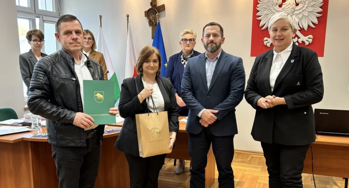 Podziękowania podczas sesji za przekazane dokumenty