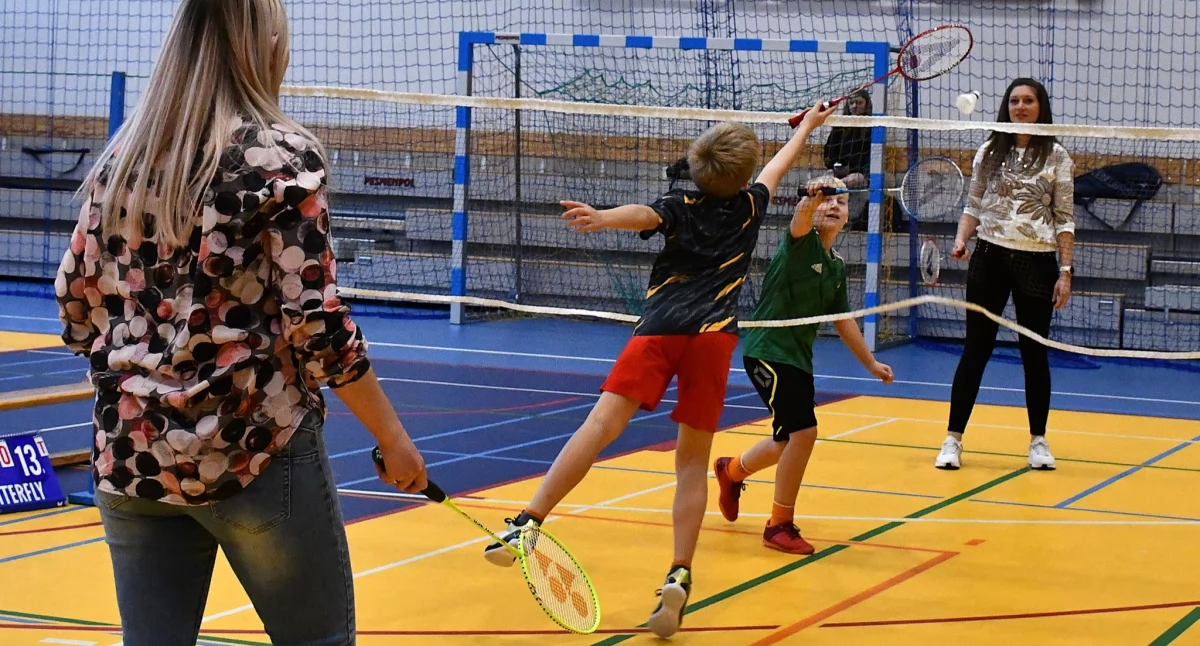 Badminton, Badmintoniści piłkarze zagrali Oliwki - zdjęcie, fotografia