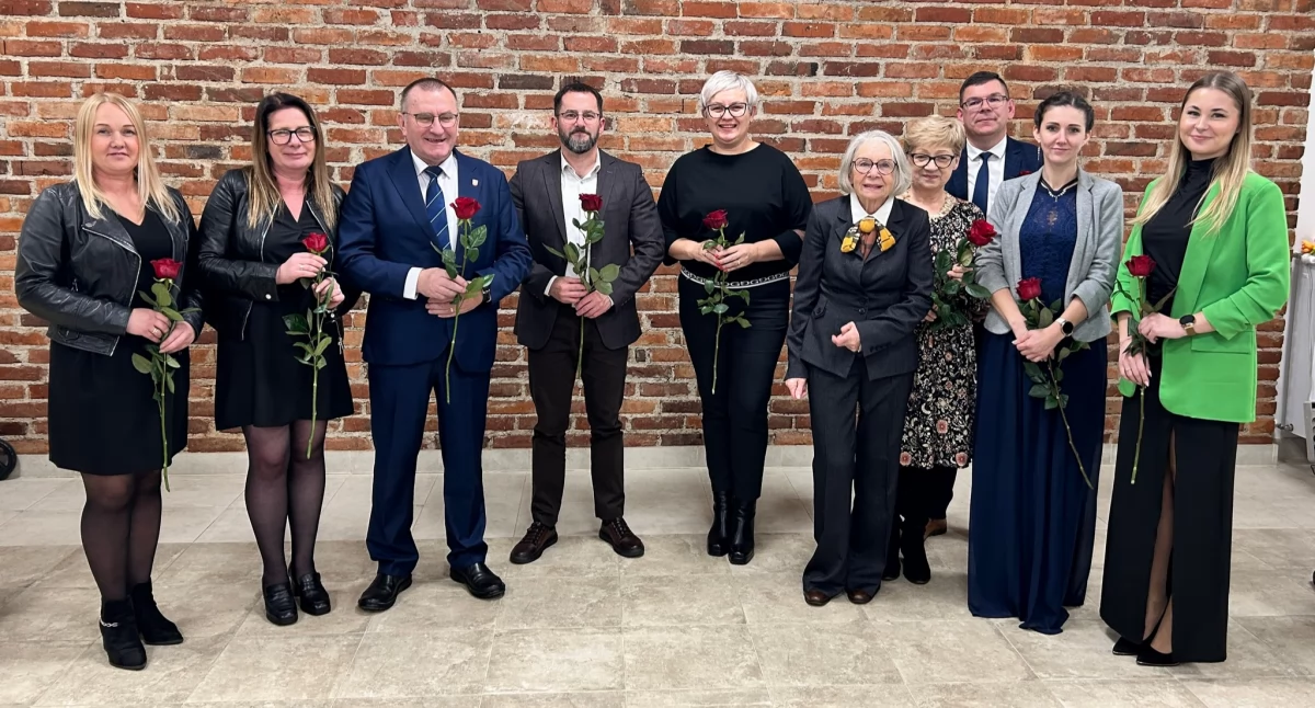 Seniorzy, Łobżenicki Seniora świętował swoje piąte urodziny - zdjęcie, fotografia