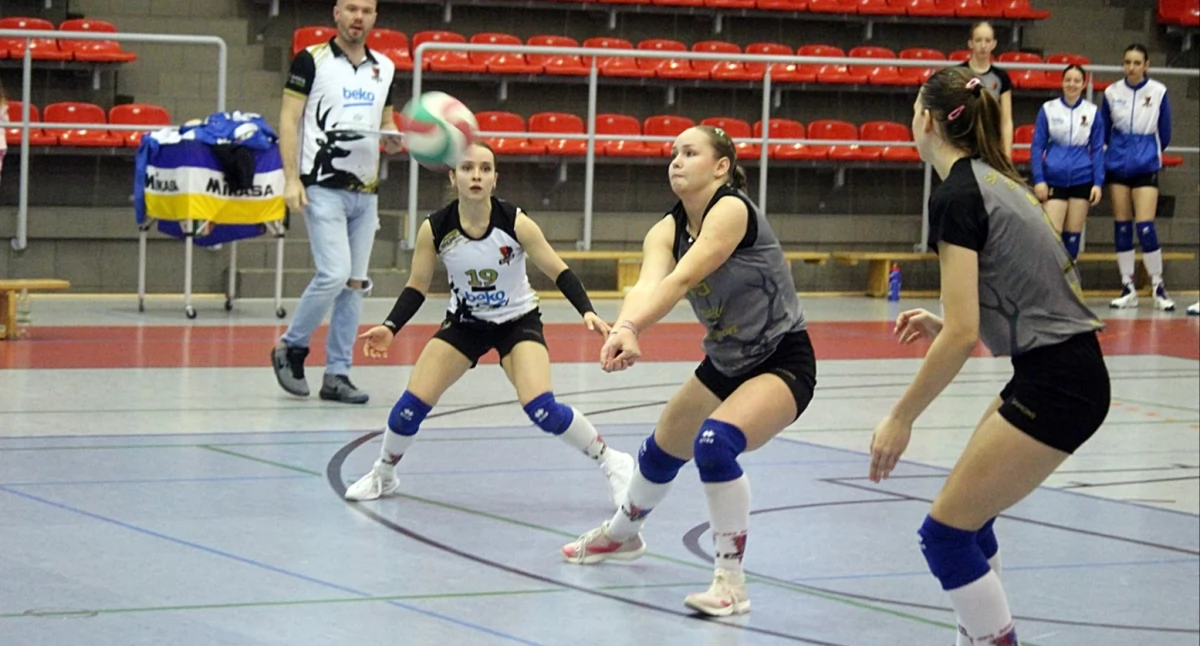 Siatkówka, Energetyk znów zaszokował juniorki Sparty Złotów - zdjęcie, fotografia
