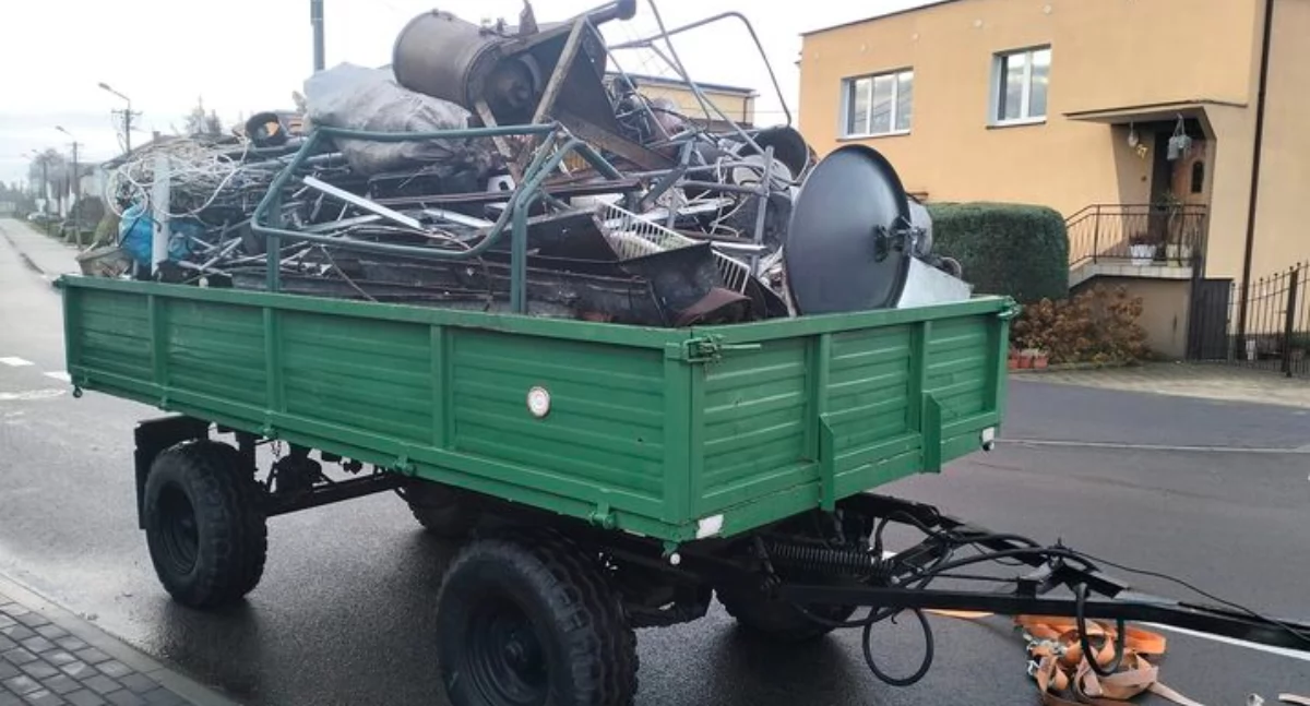 Organizacje pozarządowe, Strażacy Zakrzewa zebrali przyczepy złomu - zdjęcie, fotografia