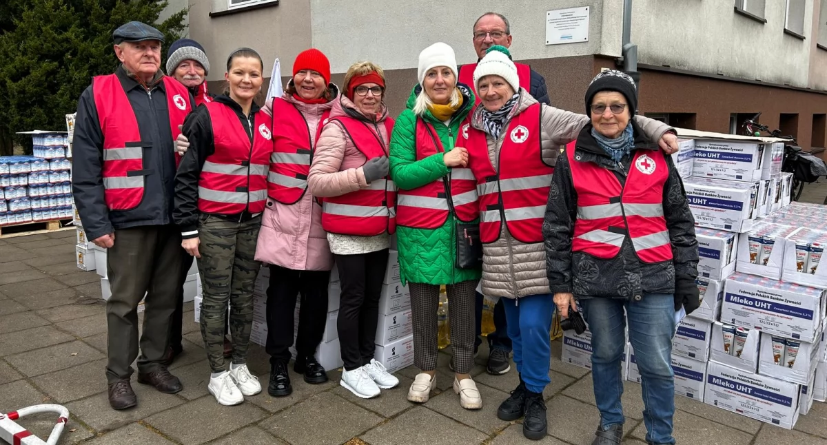 Charytatywnie, Rozdano żywności najbardziej potrzebujących złotowian - zdjęcie, fotografia