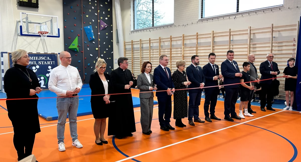 Edukacja, Czekali szkołę doczekali sportowej - zdjęcie, fotografia