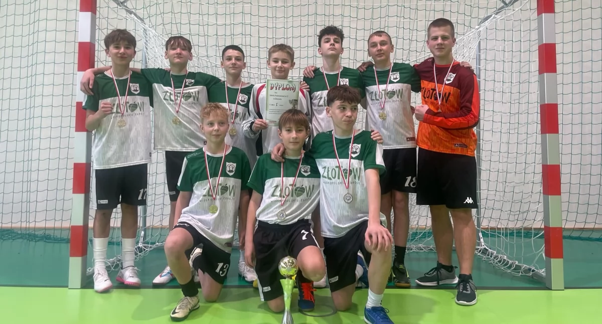 Piłka nożna, Mistrzostwa powiatu szkół podstawowych futsalu Dwójka bezkonkurencyjna! - zdjęcie, fotografia