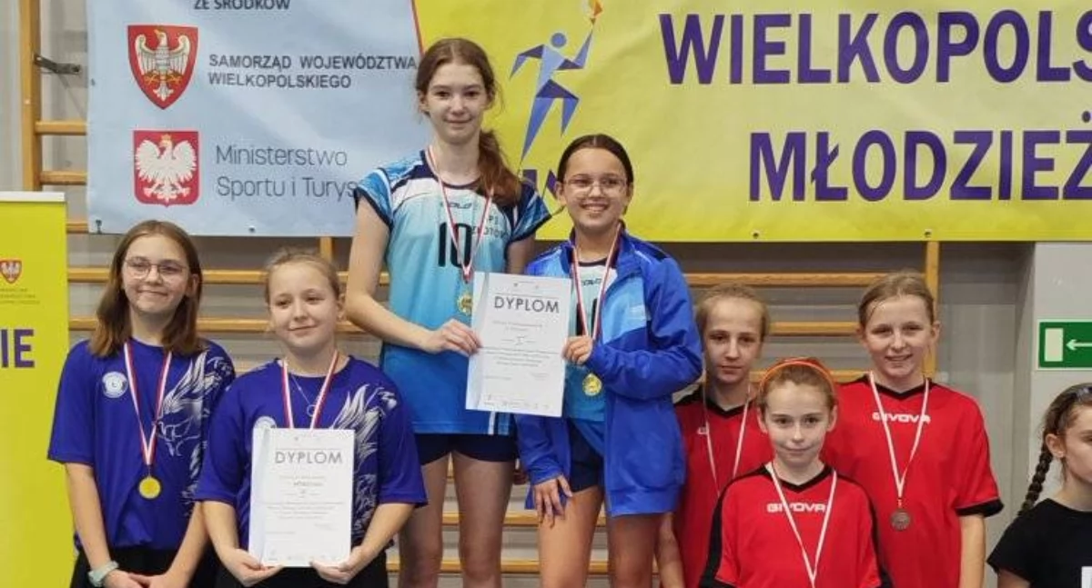 Tenis stołowy, Spartanie podium Drużynowych Mistrzostw Rejonu Pilskiego - zdjęcie, fotografia