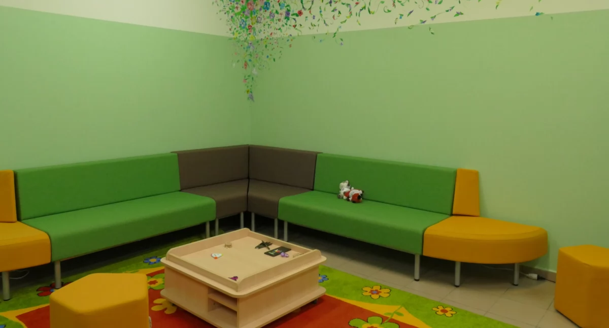 Edukacja, takich kanap ciężko będzie wstać pójść lekcje - zdjęcie, fotografia
