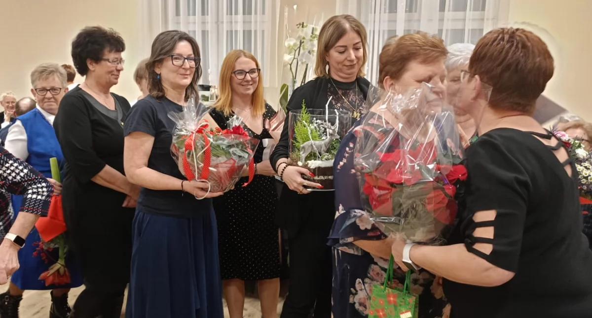 Organizacje pozarządowe, Koła gospodyń wiejskich wigilijnym stole - zdjęcie, fotografia