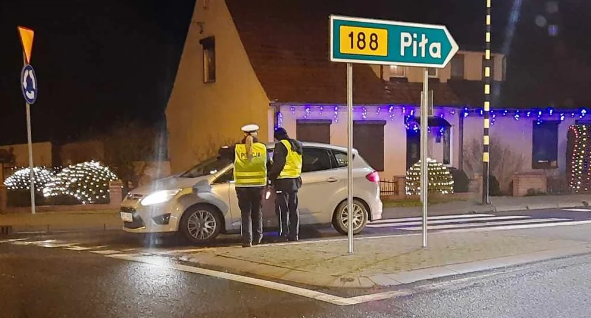 Wypadki drogowe, Złotowie kolejne potrącenie pasach poważne obrażenia kobiety - zdjęcie, fotografia