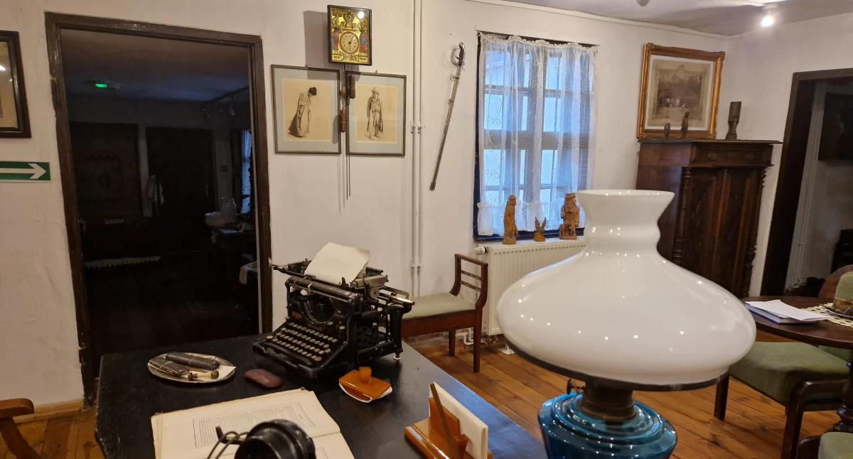 Wernisaże wystawy warsztaty, Sypniewa podarował muzeum wyjątkowy zegar - zdjęcie, fotografia