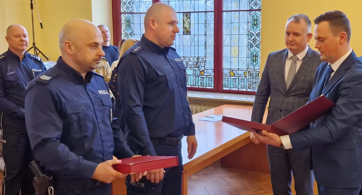 Policja - komunikaty i akcje, Policyjni specjaliści ratowaniu ludzkiego życia - zdjęcie, fotografia