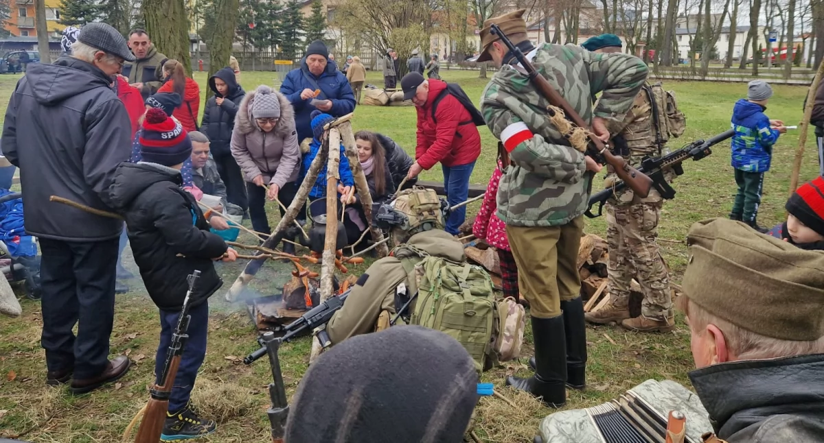 Uroczystości obchody, Piknik militarny okazji rocznicy powrotu Ziemi Złotowskiej Polski - zdjęcie, fotografia